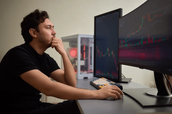 The Strategic Selection of Exponential Moving Averages for Intraday Trading